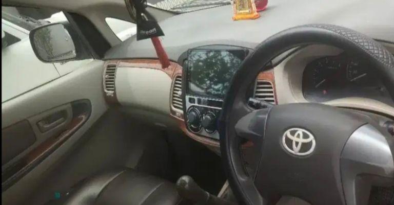 Toyota Innova 2.5 EV PS 8 STR 2014