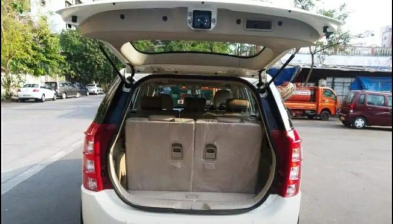 Mahindra XUV500 W10 2016