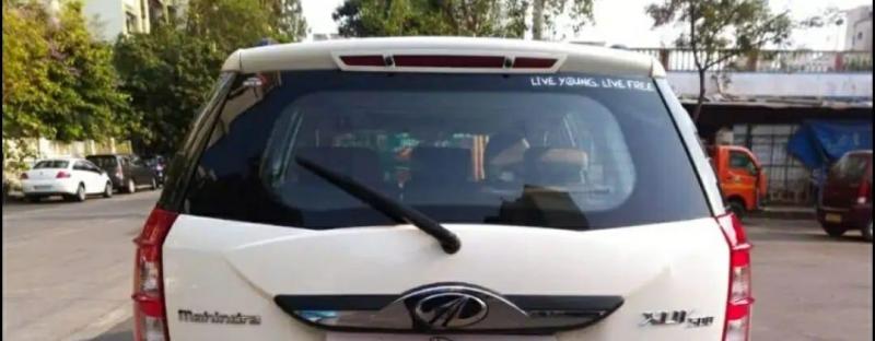 Mahindra XUV500 W10 2016