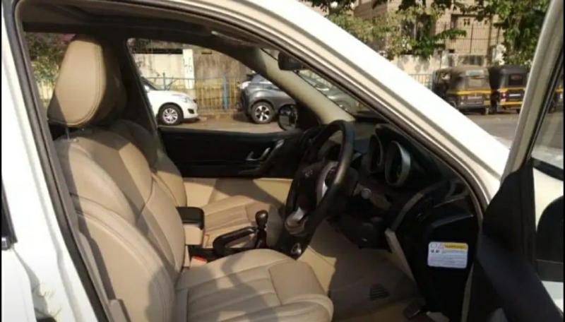 Mahindra XUV500 W10 2016