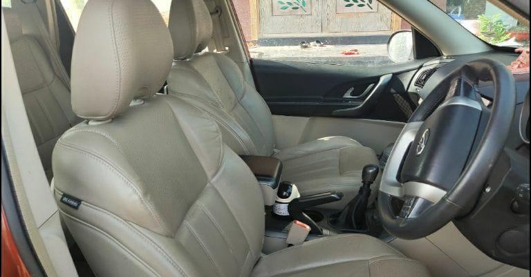 Mahindra XUV500 W6 2015