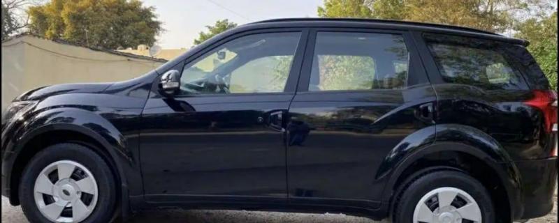 Mahindra XUV500 W10 2016