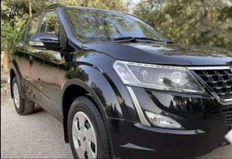 Mahindra XUV500 W10 2016