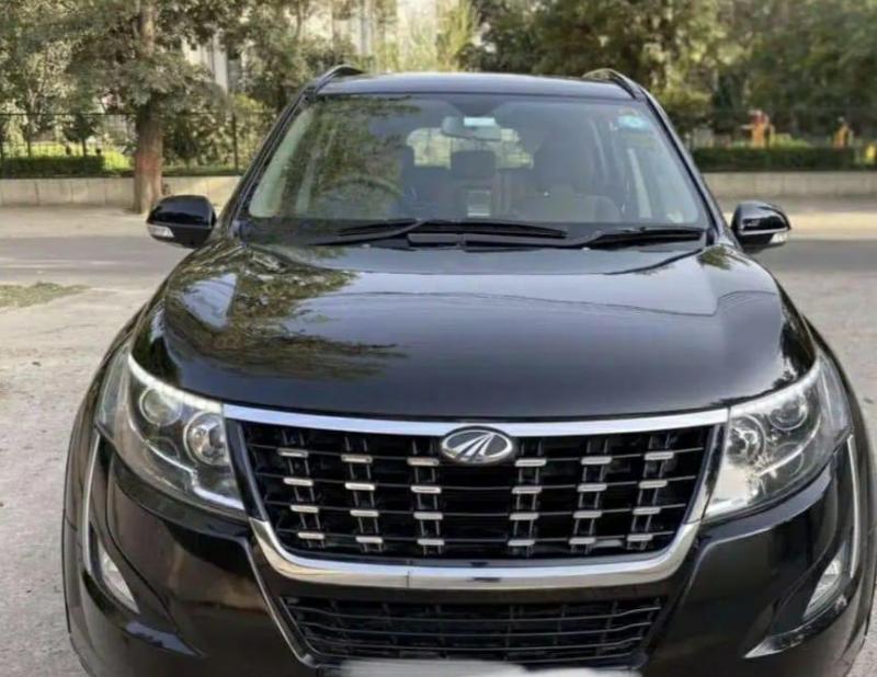 Mahindra XUV500 W10 2016