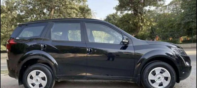 Mahindra XUV500 W10 2016