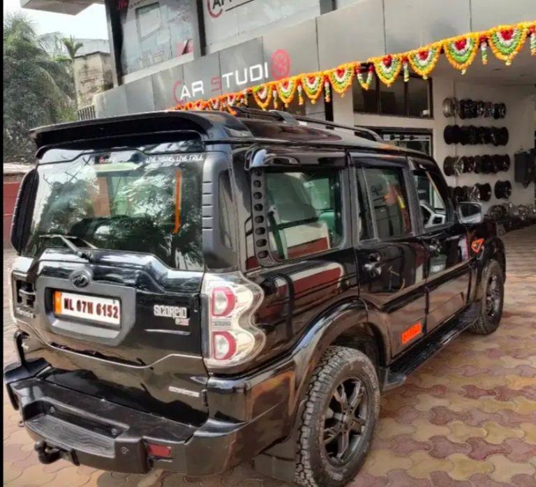 Mahindra Scorpio S10 2017