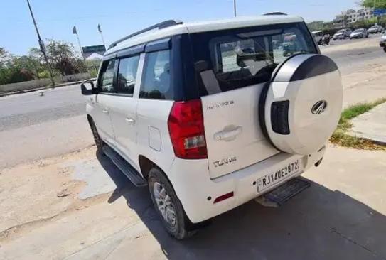 Mahindra TUV300 T8 2015