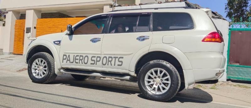 Mitsubishi Pajero Sport 4x4 MT 2012