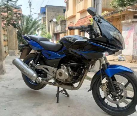 Bajaj Pulsar 220F 2016