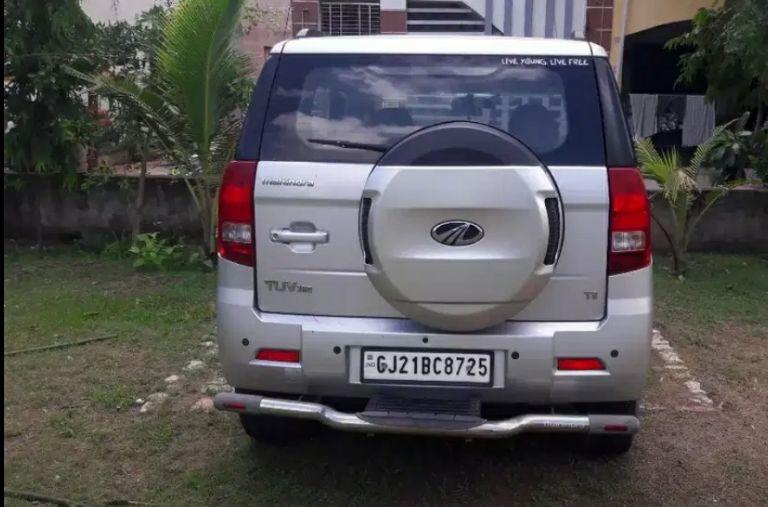 Mahindra TUV300 T8 mHAWK100 2017