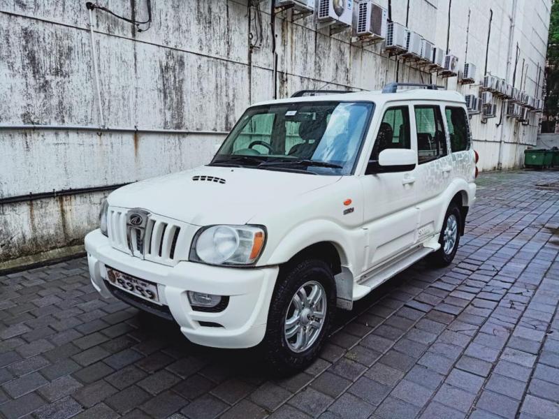 Mahindra Scorpio VLX 2WD AIRBAG BS IV 2013