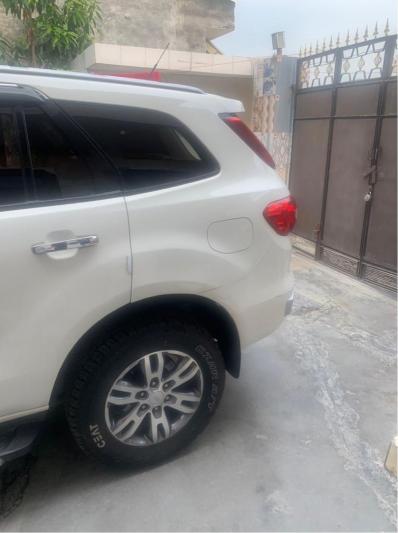 Ford Endeavour Titanium 3.2 4x4 AT 2016