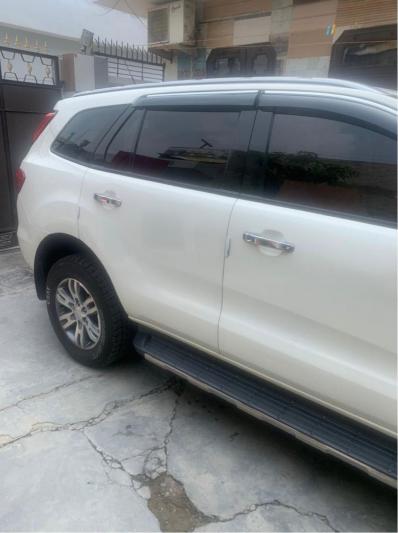 Ford Endeavour Titanium 3.2 4x4 AT 2016