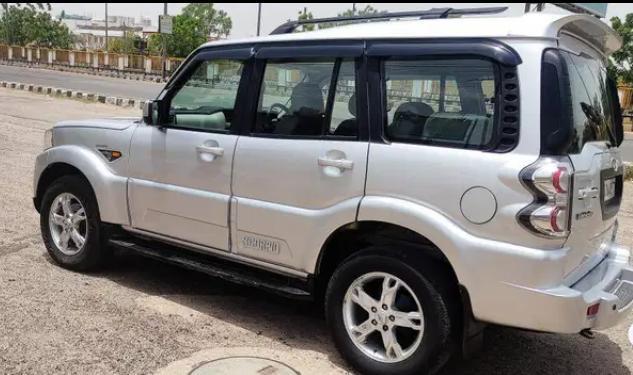 Mahindra Scorpio S10 2016