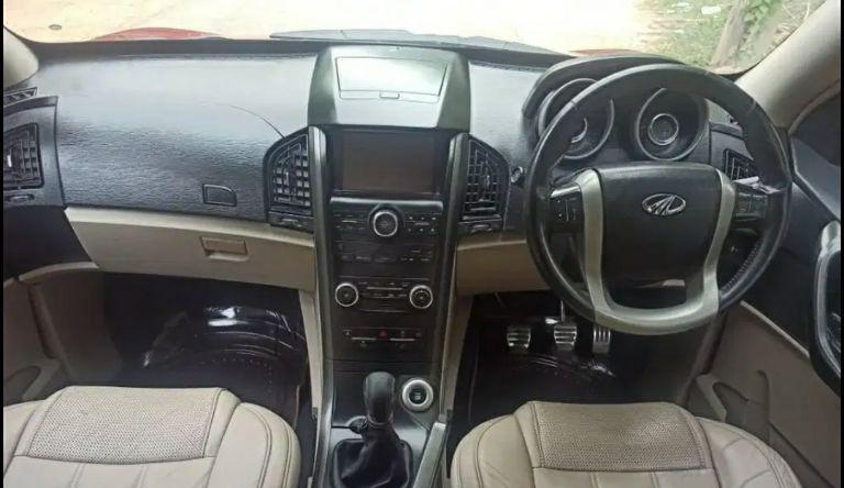 Mahindra XUV500 W10 2015
