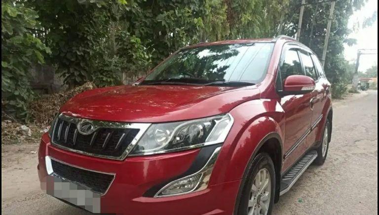 Mahindra XUV500 W10 2015
