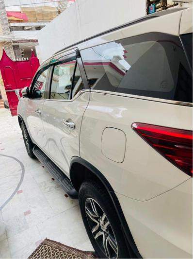 Toyota Fortuner 2.8 4x4 AT 2018