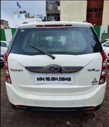 Mahindra XUV500 W10 2016