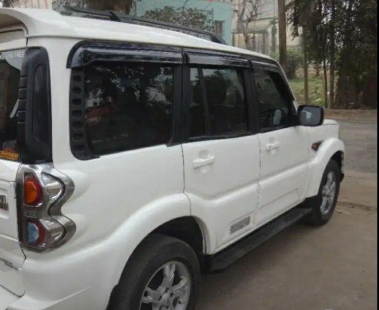 Mahindra Scorpio S10 4WD AT 2015