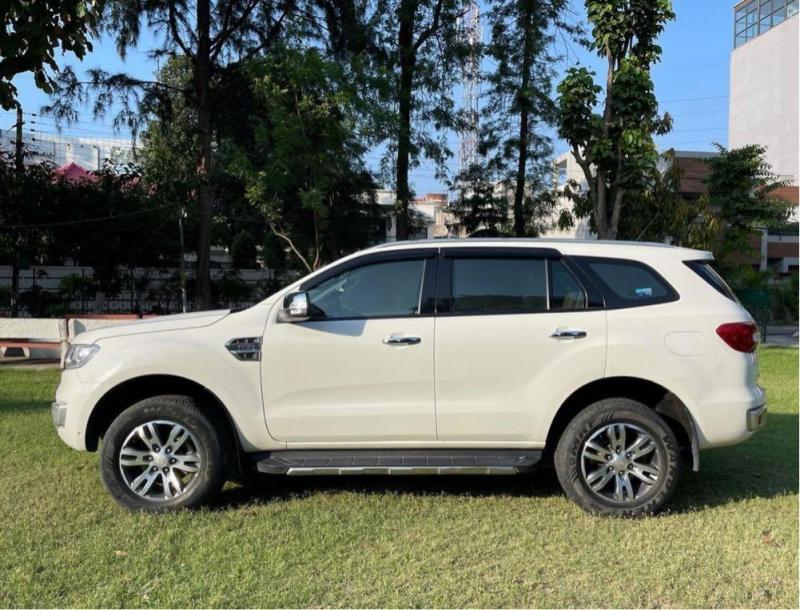 Ford Endeavour Titanium 3.2 4x4 AT 2016