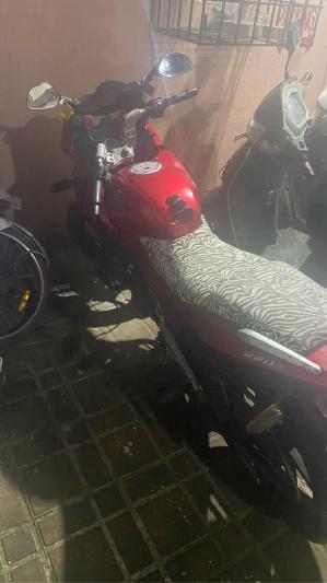 Bajaj Pulsar 220cc 2011