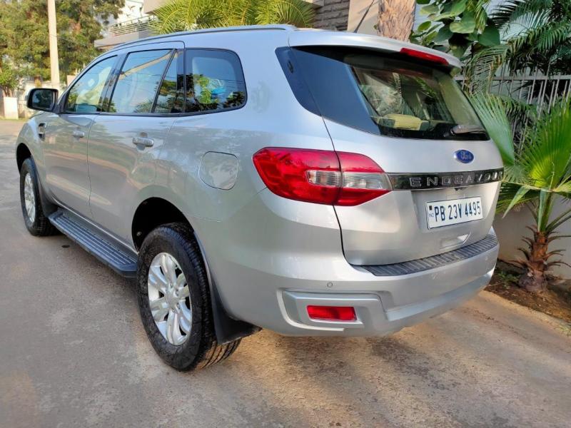 Ford Endeavour Trend 2.2 4x4 MT 2016