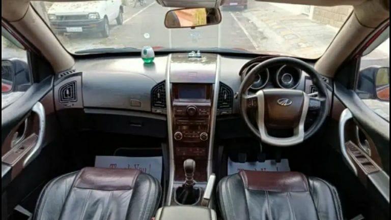 Mahindra XUV500 W6 2016