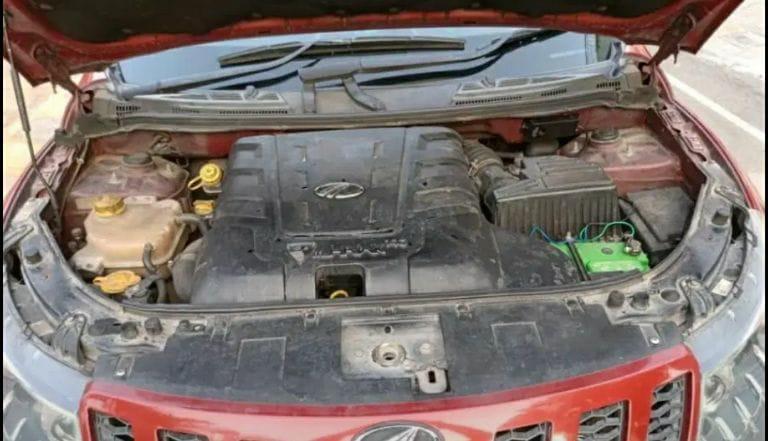 Mahindra XUV500 W6 2016