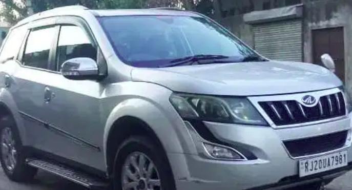 Mahindra XUV500 W10 2015