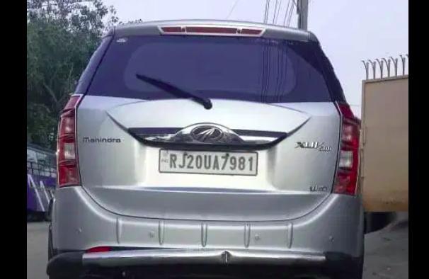 Mahindra XUV500 W10 2015