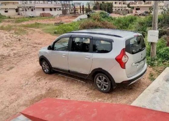 Renault Lodgy 85 PS RXZ Stepway 8 STR 2017