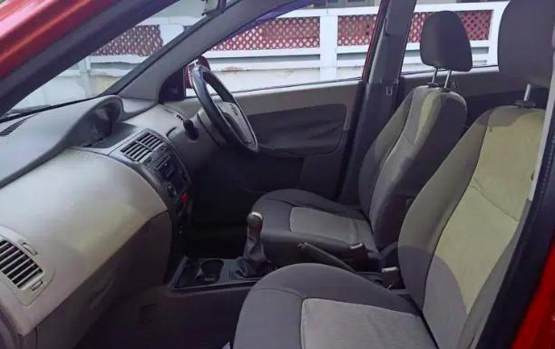 Tata Indica Vista Aura Plus 1.3 Quadrajet 2010