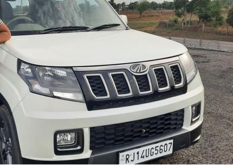 Mahindra TUV300 T10 2019