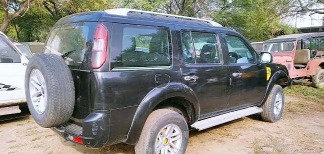 Ford Endeavour Trend 2.2 4x2 MT 2012