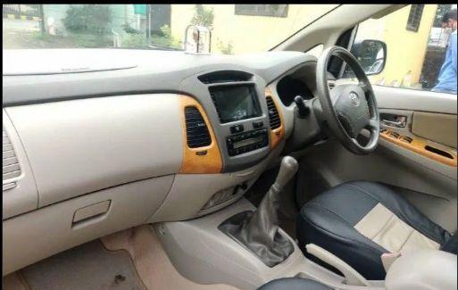 Toyota Innova 2.5 VX 8 STR BS IV 2011