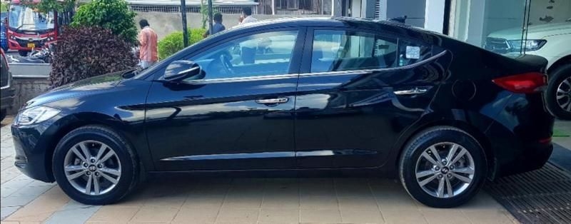 Hyundai Elantra 2.0 SX MT 2017