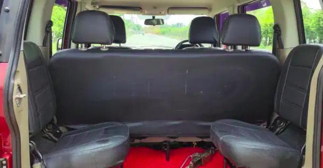 Mahindra TUV300 T6 Plus 2018