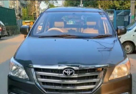 Toyota Innova 2.5 ZX 7 STR BS IV 2013