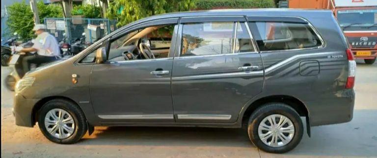 Toyota Innova 2.5 ZX 7 STR BS IV 2013