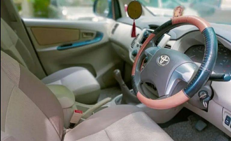 Toyota Innova 2.5 ZX 7 STR BS IV 2013