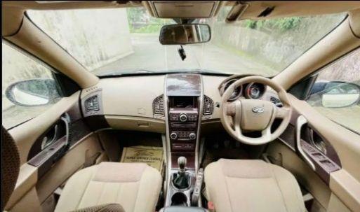 Mahindra XUV500 W6 2015