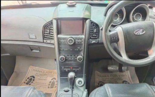 Mahindra XUV500 W6 2018