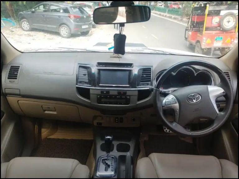 Toyota Fortuner 3.0 4x2 MT 2012