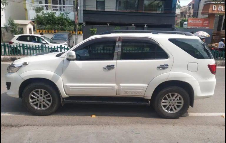 Toyota Fortuner 3.0 4x2 MT 2012