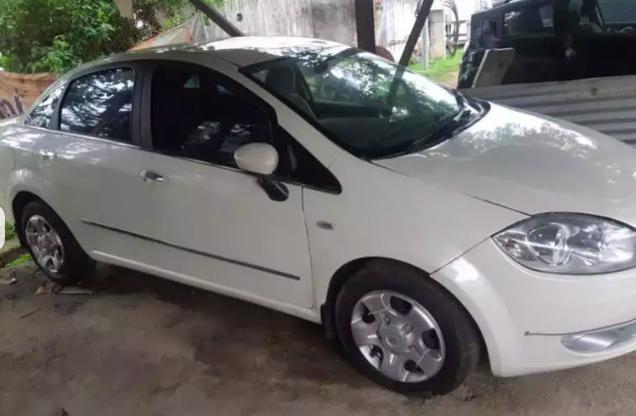 Fiat Linea Emotion 1.3 2012