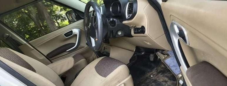 Mahindra TUV300 T8 2016