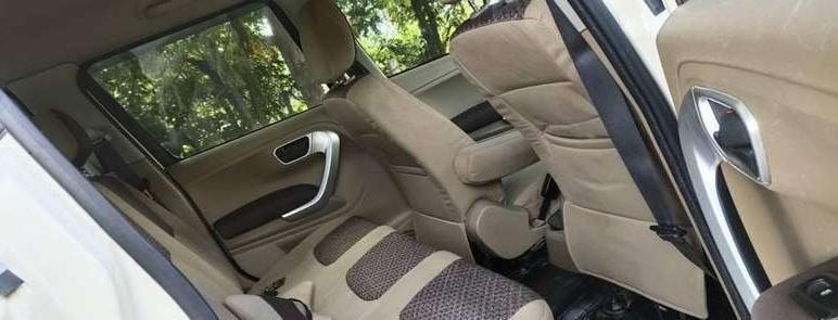 Mahindra TUV300 T8 2016