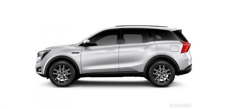 Mahindra XUV700 AX 7 Diesel AT AWD 7 STR 2022