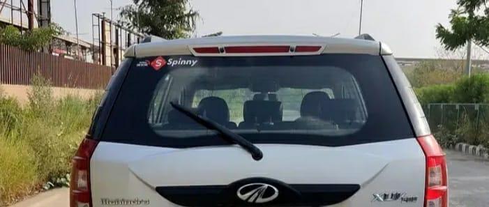 Mahindra XUV500 W10 2017