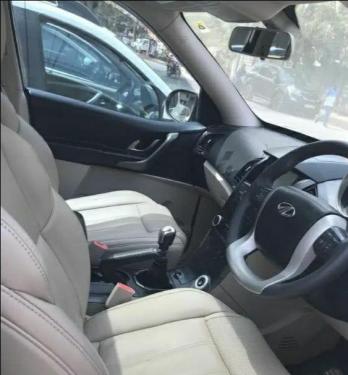 Mahindra XUV500 W10 2017